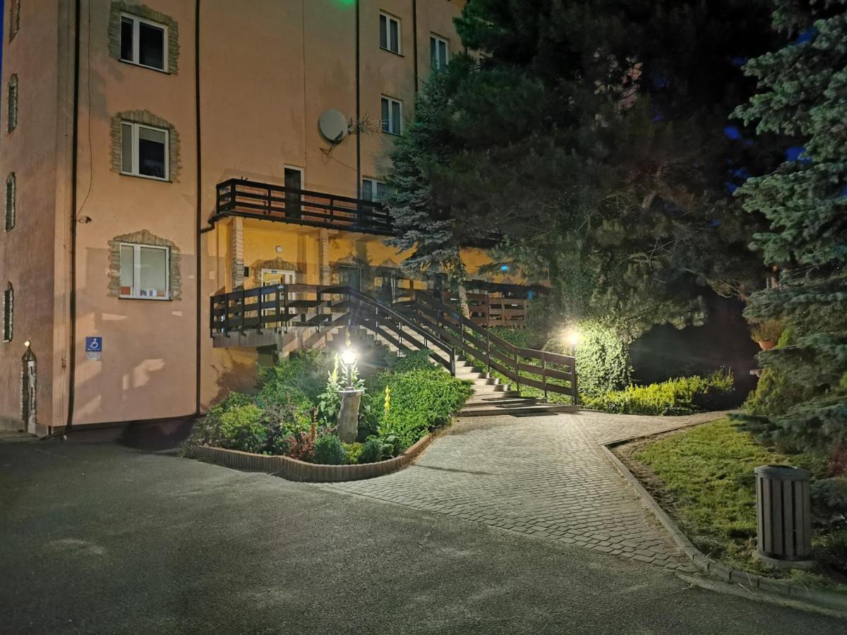 Hotel U Witaszka Czosnów Dış mekan fotoğraf